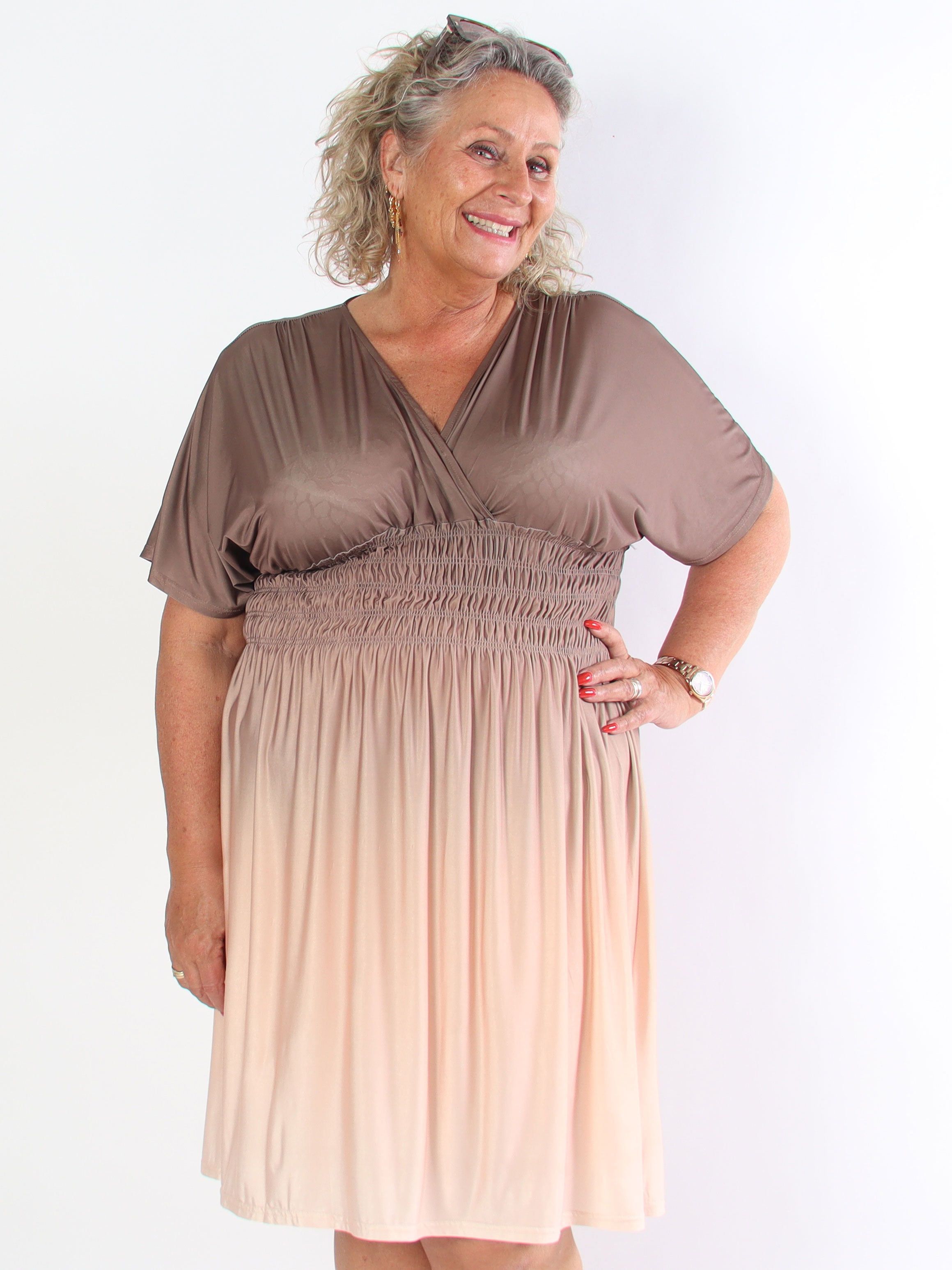 Pams Fade Short - Mångfärgad stretchig klänning i stor storlek